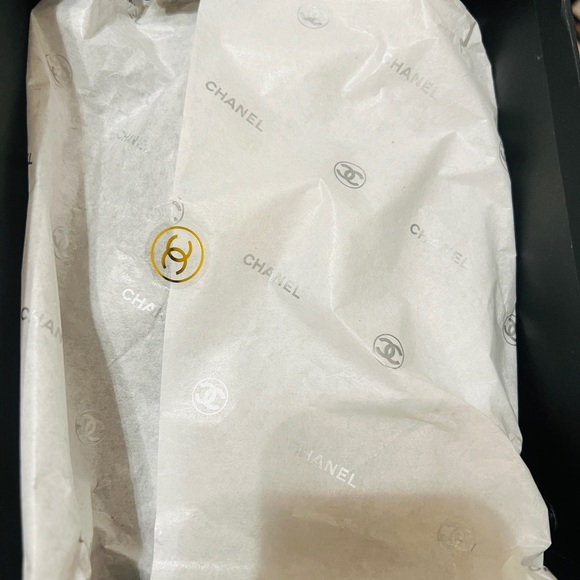 Chanel cross body bag , cones with box - Picture 2 of 6